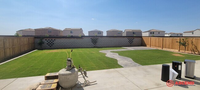 Building Photo - Brand New 5 Bedroom Home in Gossamer Grove!