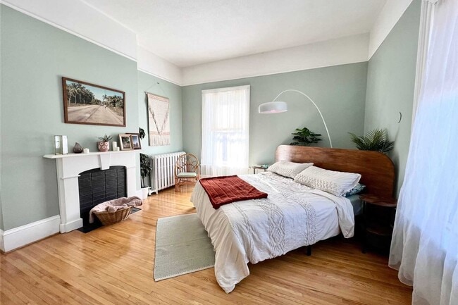 Building Photo - 215 Charles St