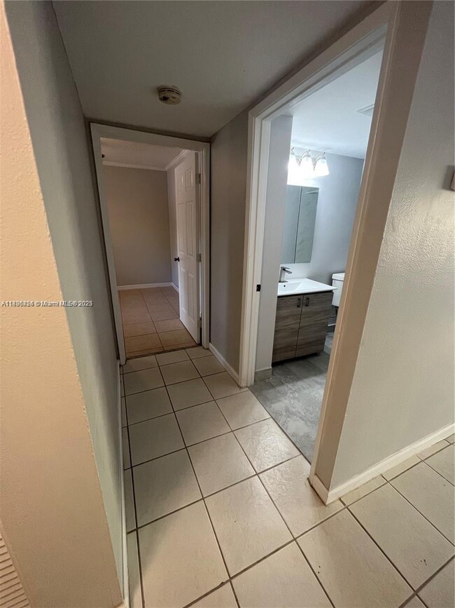 Building Photo - 14931 SW 82nd Ln