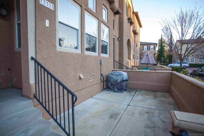 Foto del edificio - 13325 Via Costanza