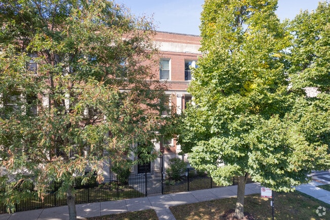 Building Photo - Capital Condominiums