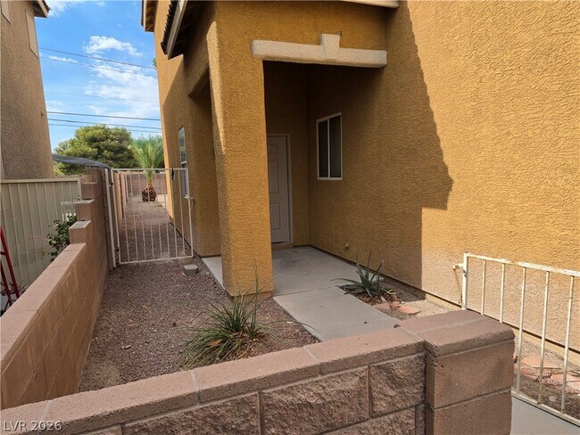 Building Photo - 5063 El Castano Ave