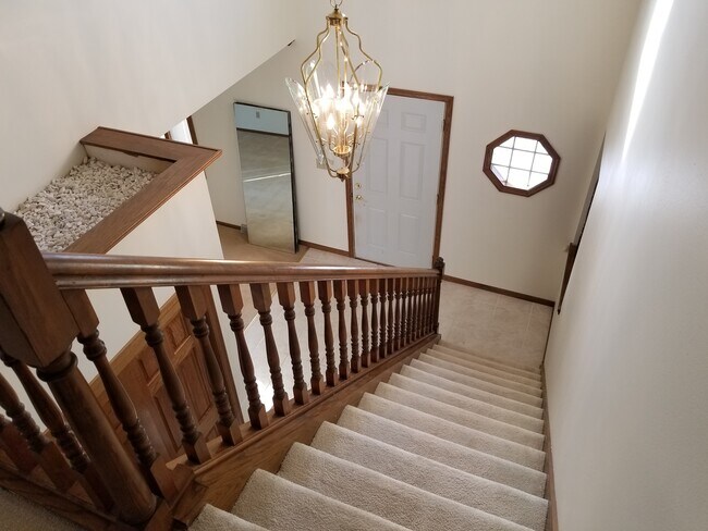 Front foyer - 5305 Chestnut Dr