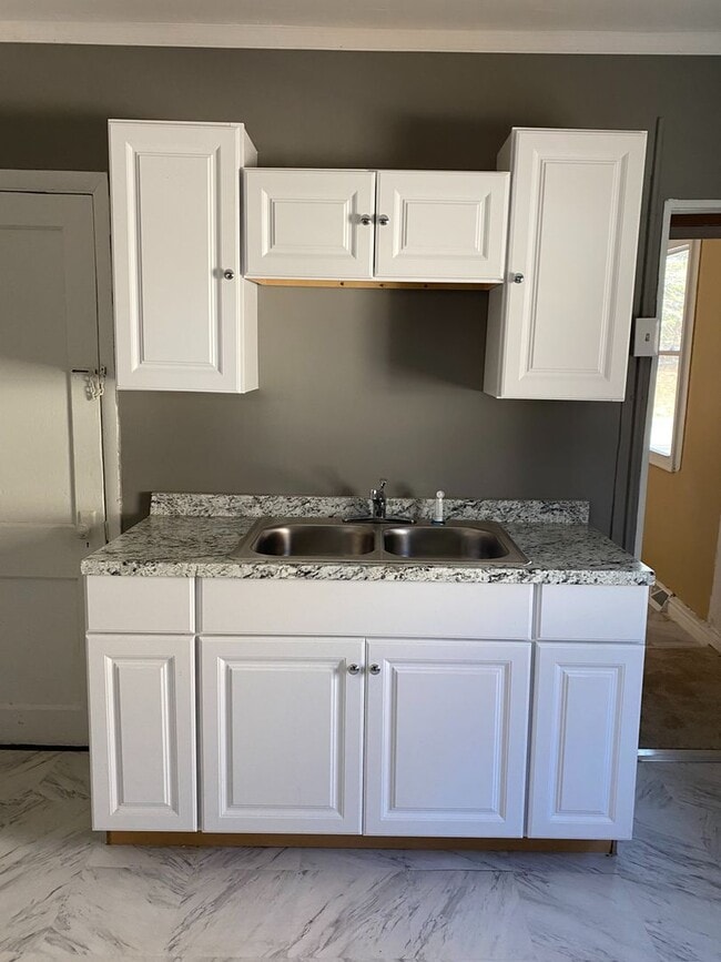 Foto del edificio - Single Family Home, Valley View School District, Gas heat, Private off Street Parking