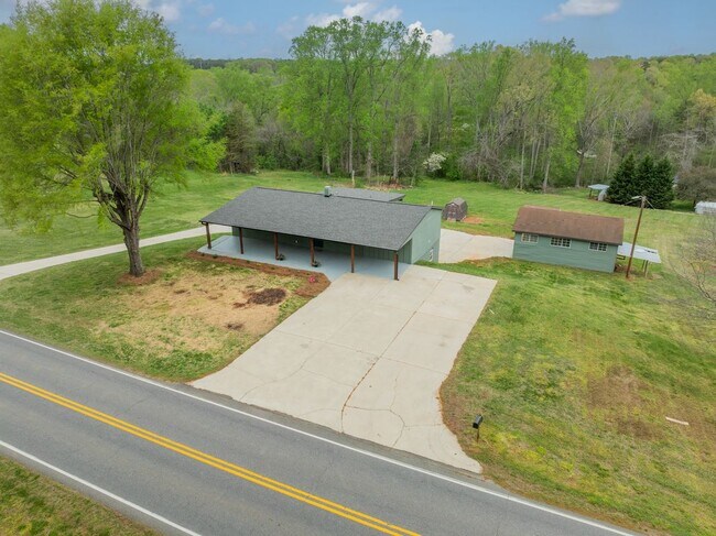 Foto del edificio - 1410 Mays Chapel Church Rd