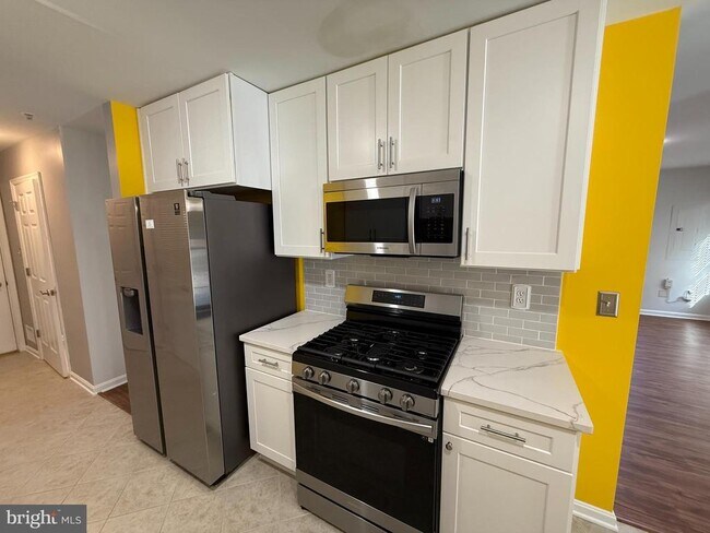 Building Photo - 2051 Astilbe Way