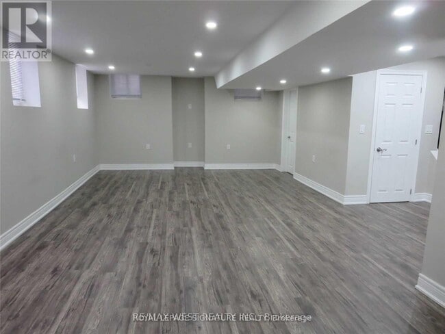 Building Photo - 6 Venue Rd