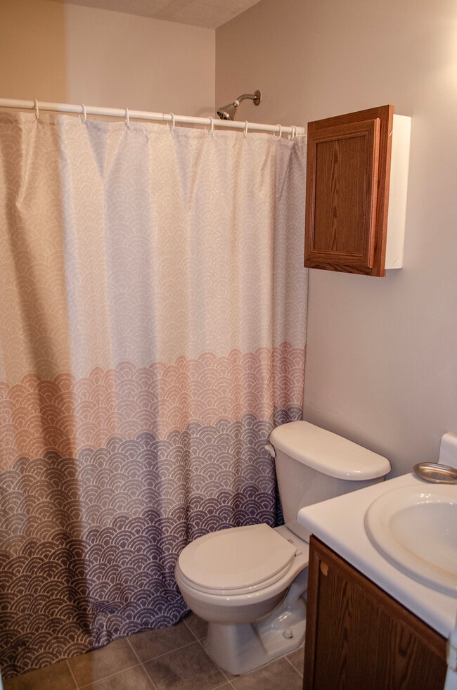 Guest Bath Area - Cumberland Towers
