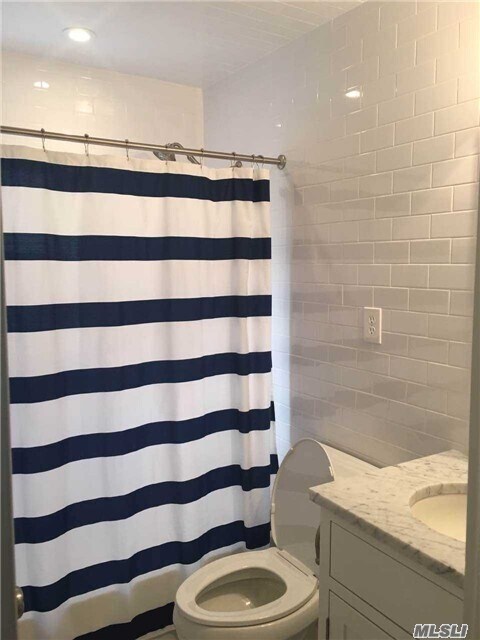 Foto del edificio - 196-44-196-45 45th Dr