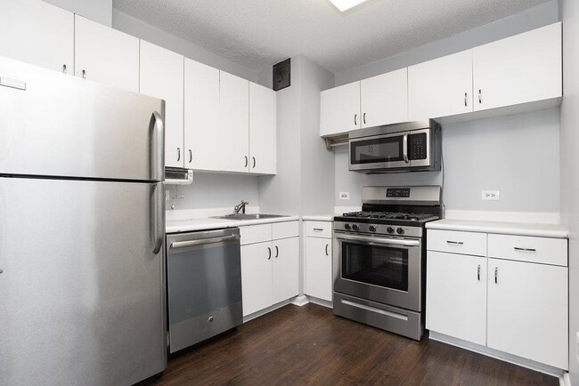 Building Photo - 45 River Dr S