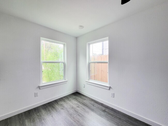 Foto del edificio - 8122 Sterlingshire St