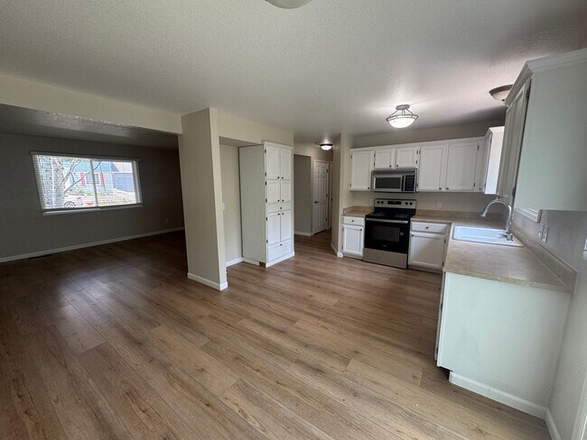 Foto del edificio - 3 Bed 2 Bath Home in central Fort Collins