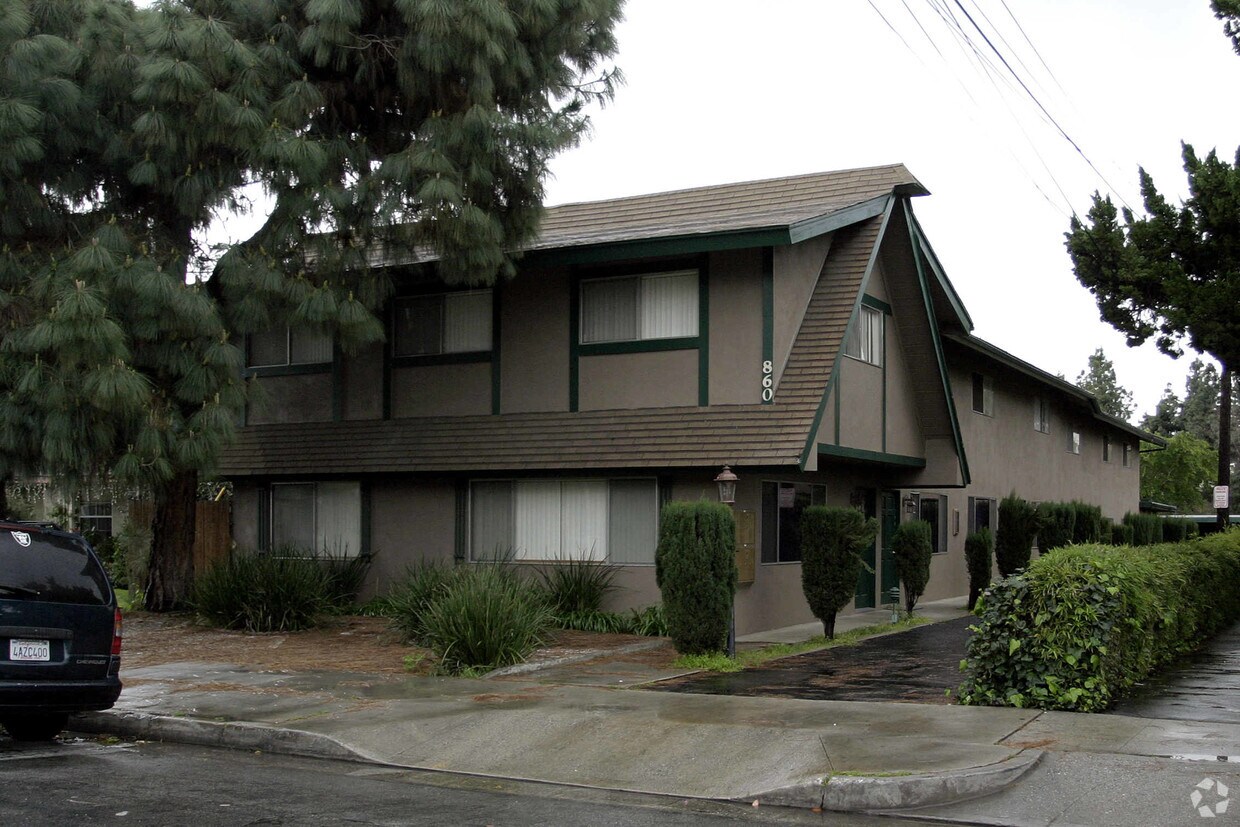 Primary Photo - 860 W Walnut Ave