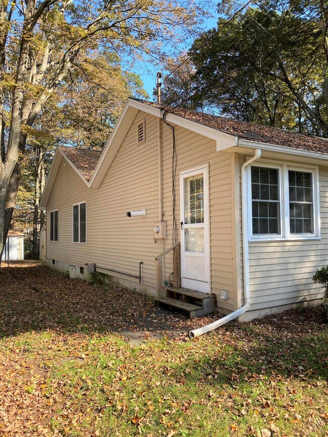 21 Orchard Terrace, Salem, NH 03079 Room for Rent in Salem, NH