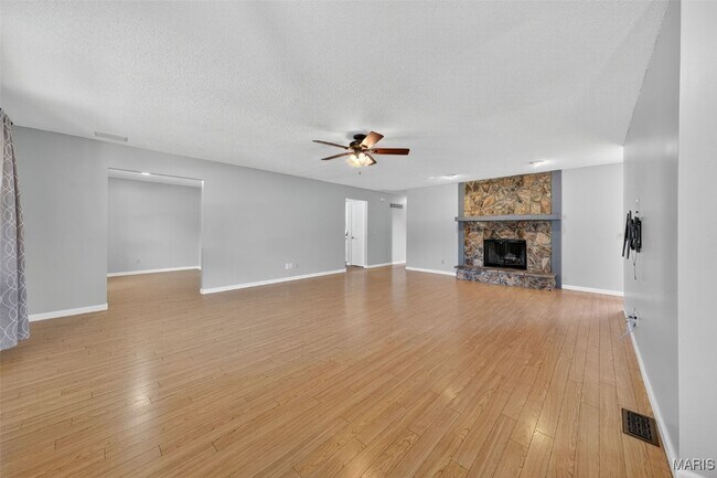 Building Photo - 3909 Golden Hills Dr