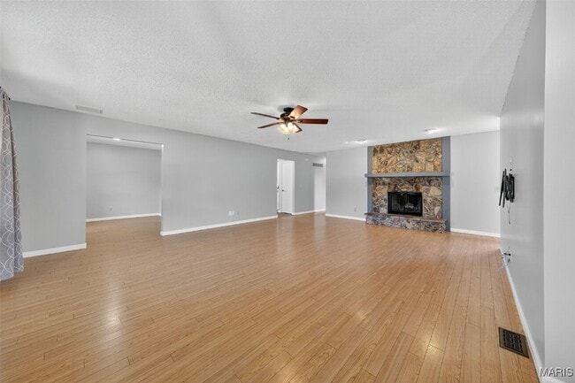 Foto del edificio - 3909 Golden Hills Dr