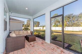 Building Photo - 267 Tamarindo Ln