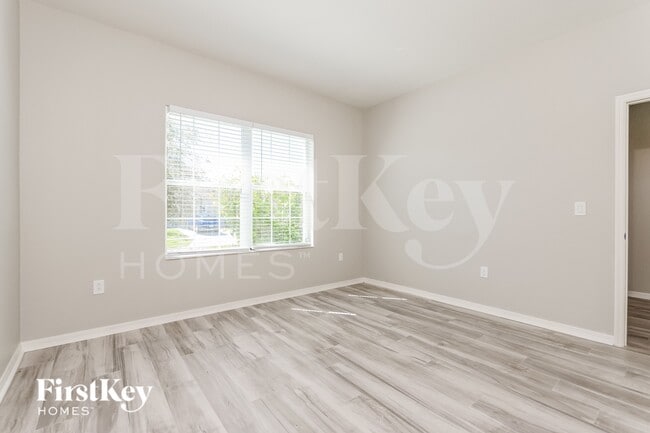 Building Photo - 533 Interlock St