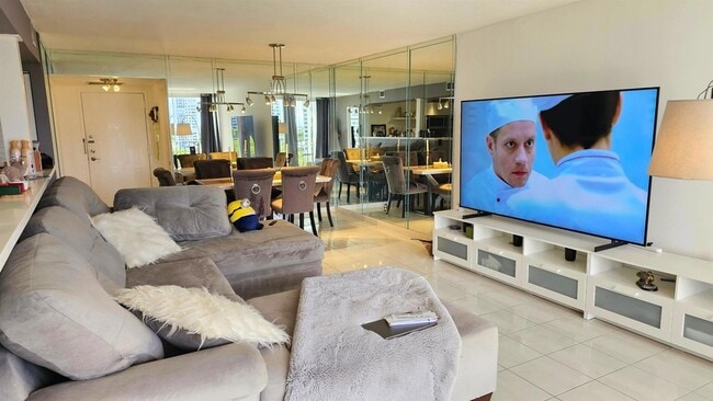 Photo - 400 Leslie Dr Apartment