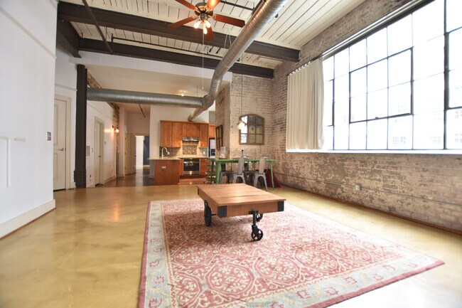 Building Photo - Stunning  2 Bedroom Loft @ Piedmont Leaf Lofts in Innovation Quarter!
