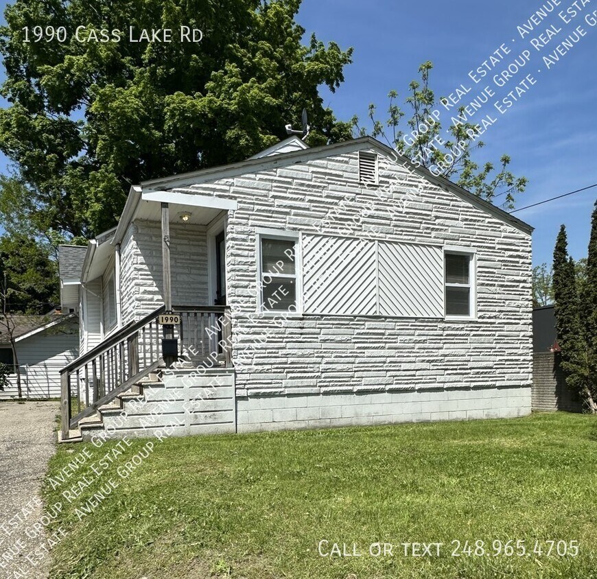 1990 Cass Lake Rd, Keego Harbor, MI 48320 Room for Rent in Keego