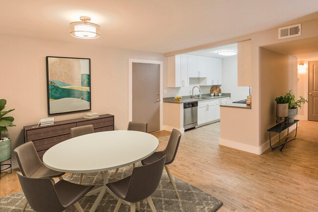 mf-vs-dining.jpg - Westshore Palms at Kennedy