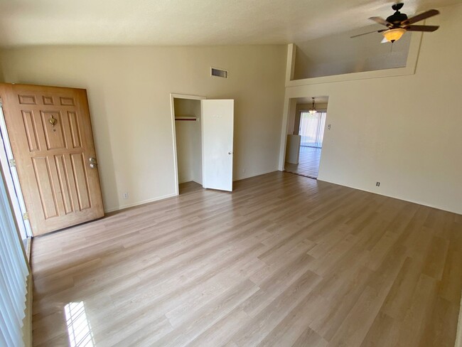 Foto del edificio - Corner Lot Property 3 bedroom 2 Bath