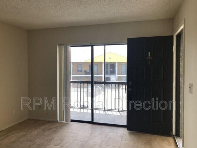 Building Photo - 5323 Summerlin Rd