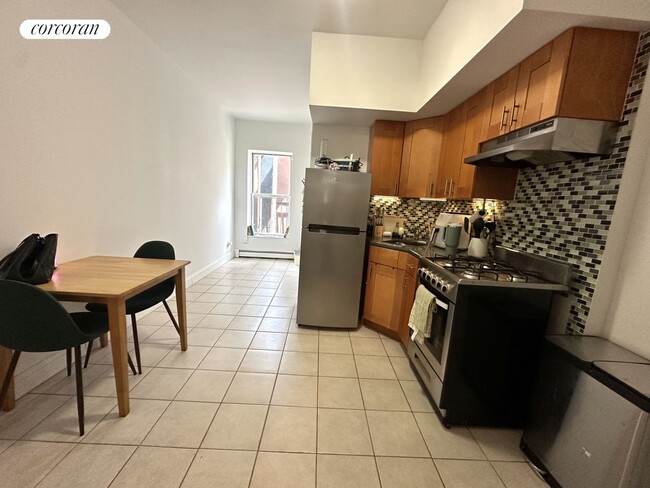 Foto del edificio - 359 W 53rd St