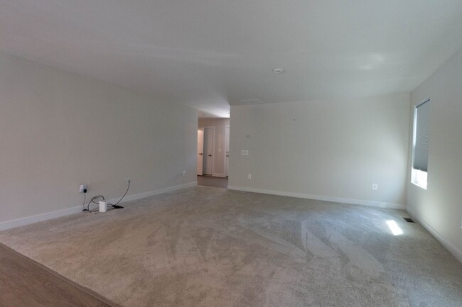 Building Photo - Wonderful Rental in Village Oaks Community