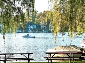 Building Photo - 722 US-6