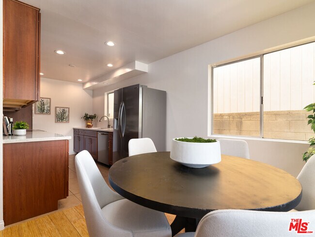 Building Photo - 6517 Pacific Ave