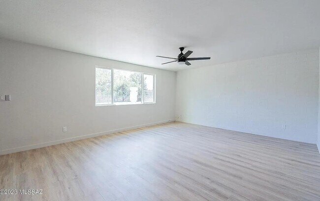 Foto del edificio - 1040-1044 N 7th Ave