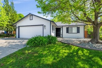 Building Photo - 855 Montcrest Dr