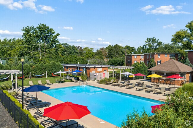 Piscina - University Village