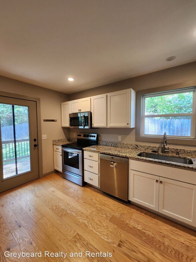 Building Photo - 3 br, 2 bath House - 166 Laurel Loop
