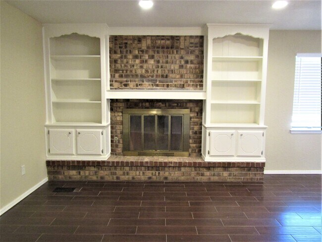 Building Photo - Beautiful home in Mustang! - Must see!