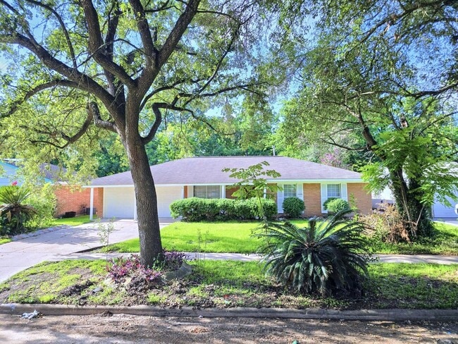 Foto del edificio - 5922 Densmore Dr