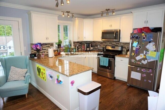 Building Photo - 3 bedroom in Waltham MA 02451