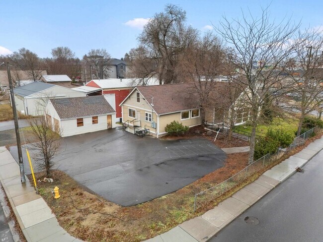 Foto del edificio - 107 E Holland Ave