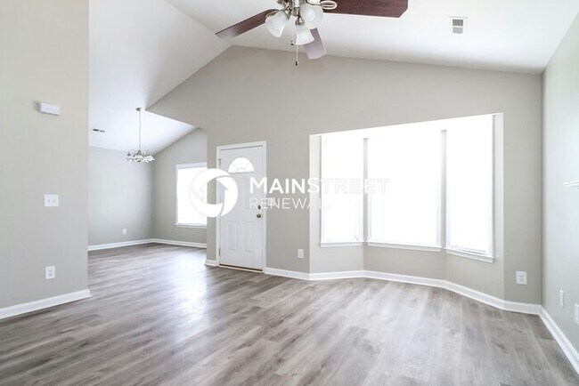 Foto del edificio - 3 Bedroom Pet-Friendly Home in Greensboro, NC with Main Street Renewal