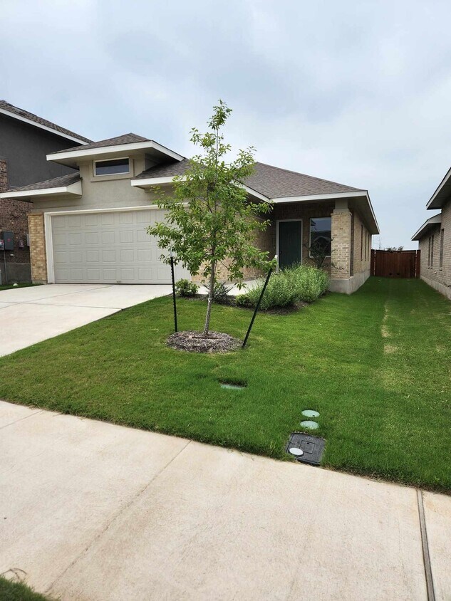 Foto principal - 232 Standing Rock Ln