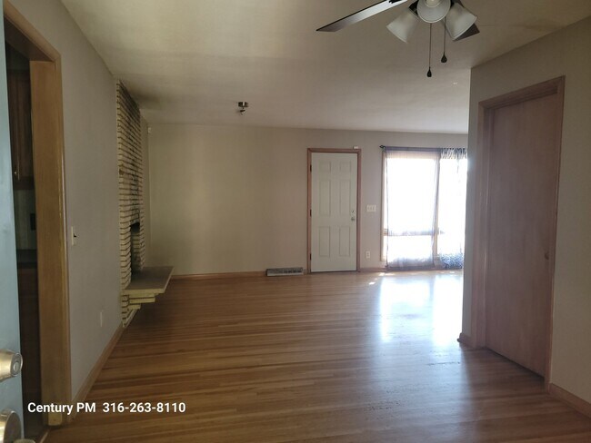 Building Photo - 2440 N Clarence Ave