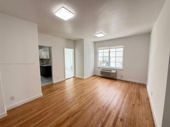 Foto del edificio - 1552 Euclid Ave