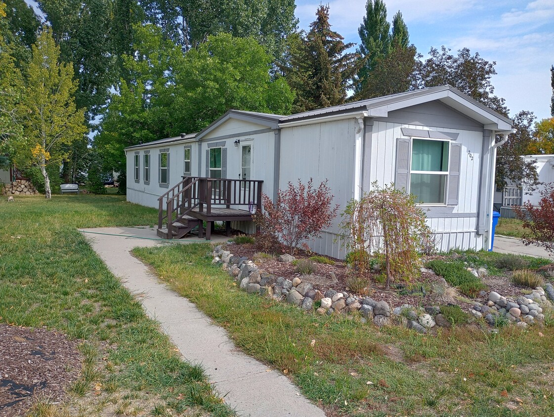 Primary Photo - 202 Holly St