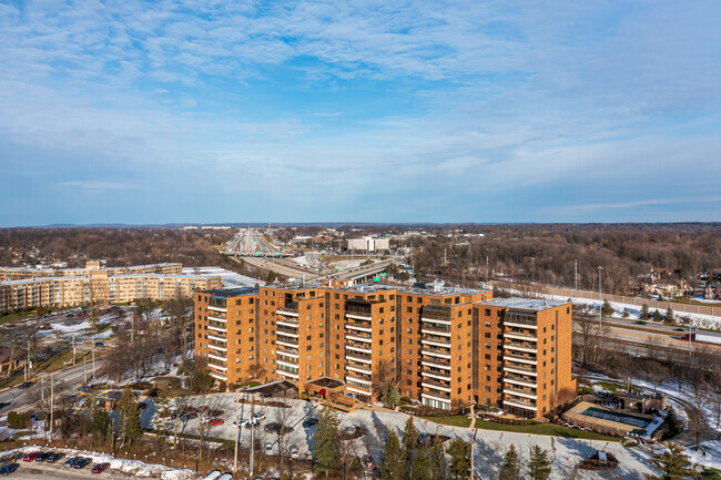 Contexto - Point East Apartments