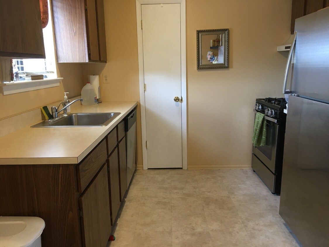 612 N Oaks Blvd, North Brunswick Township, NJ 08902 Condo for Rent in