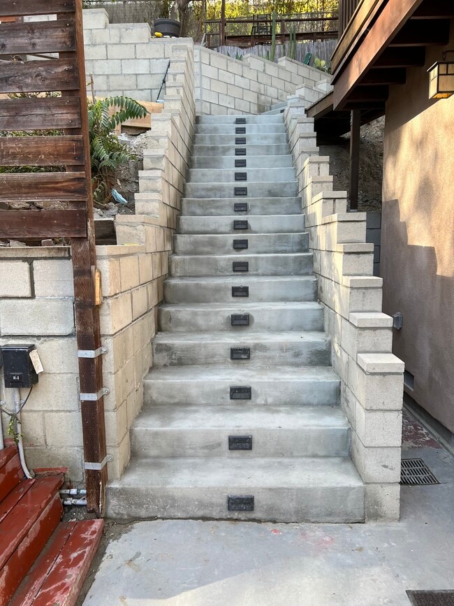 Building Photo - 2123 Hyperion Ave