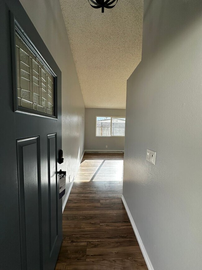 Foto del edificio - 11828 Bayless St