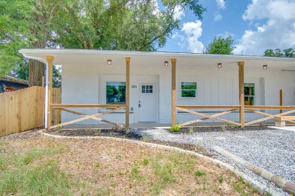 Foto principal - Modern 2 Bedroom Home Minutes from Downtow...